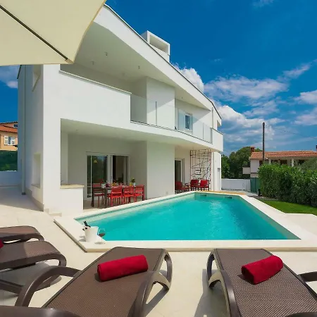 Valery Villa Stinjan