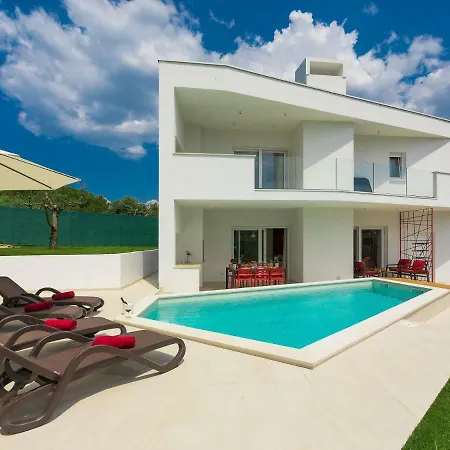 Valery Villa *
